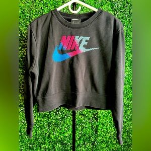 Women’s cropped crew neck